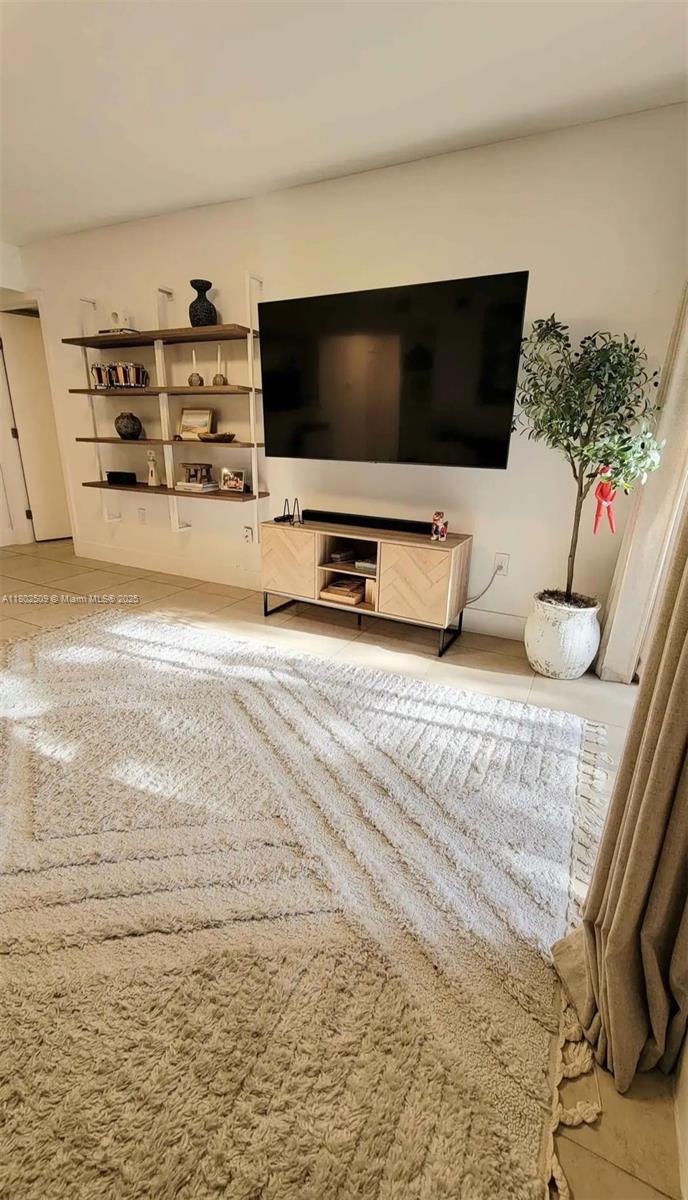 VISTA LAGO AT THE HAMMOCK - Residential