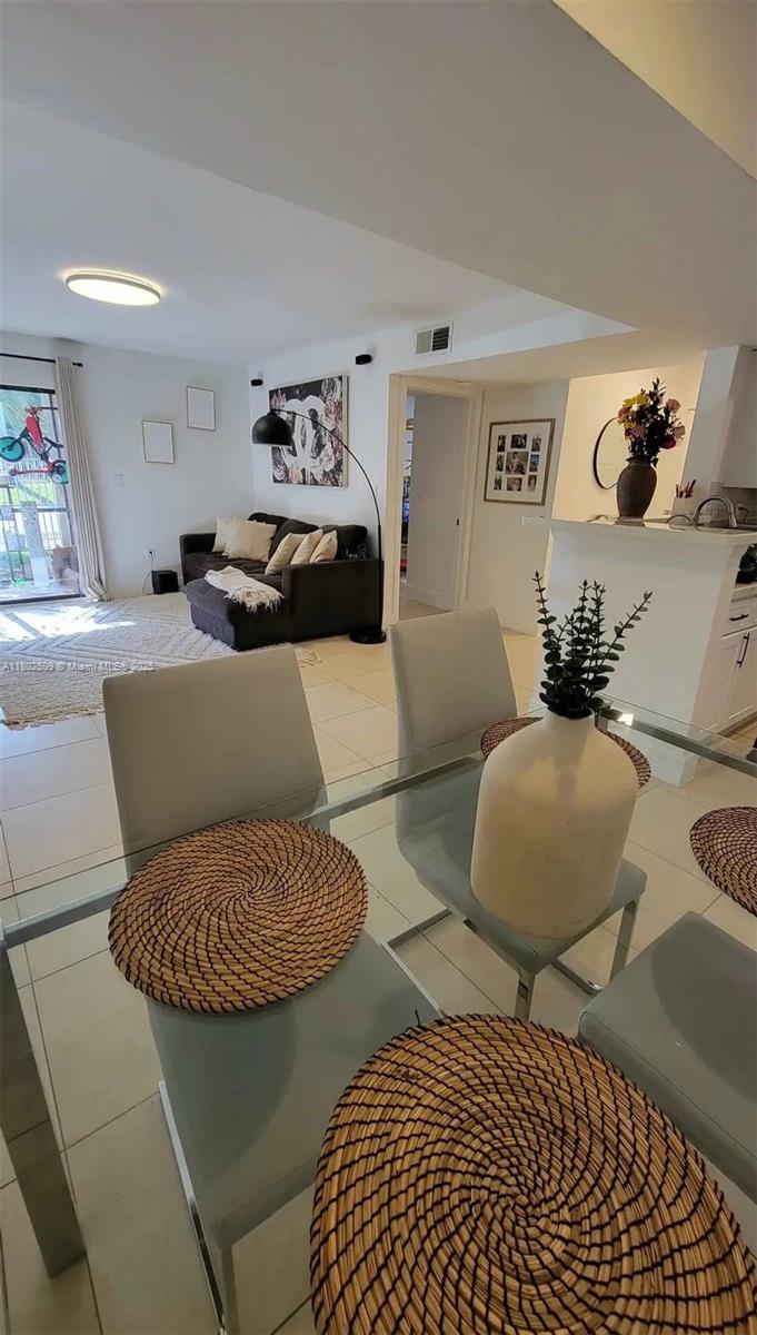 VISTA LAGO AT THE HAMMOCK - Residential