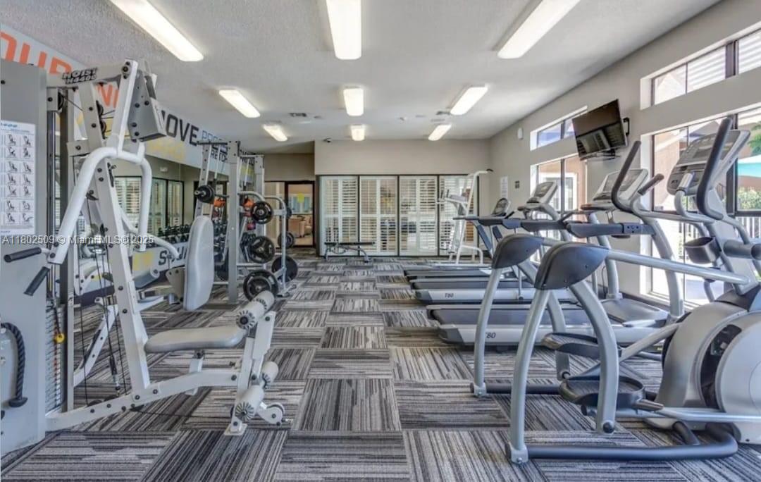 VISTA LAGO AT THE HAMMOCK - Residential