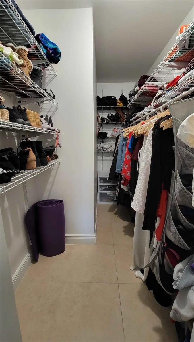 VISTA LAGO AT THE HAMMOCK - Residential