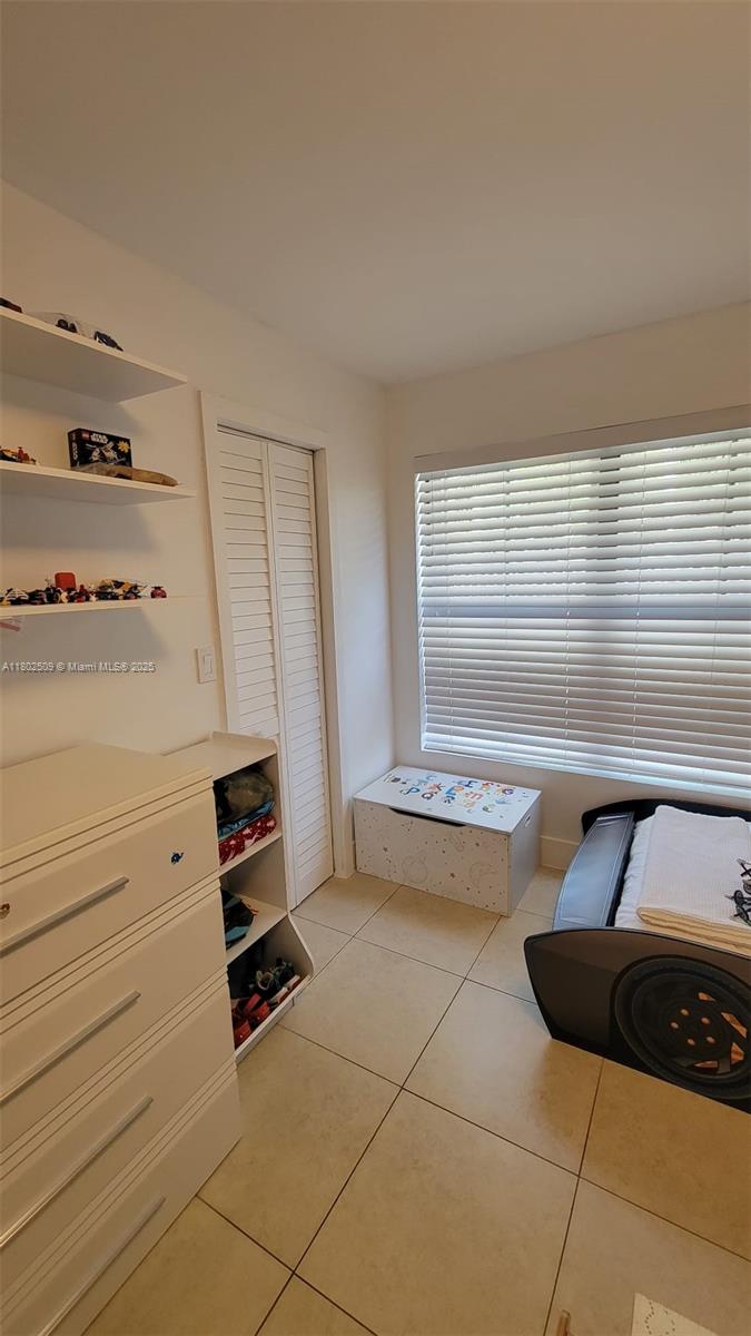 VISTA LAGO AT THE HAMMOCK - Residential