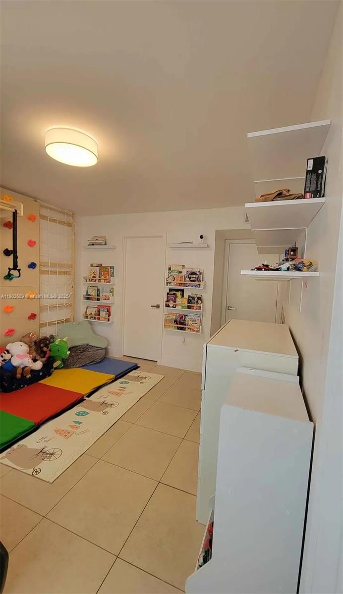 VISTA LAGO AT THE HAMMOCK - Residential