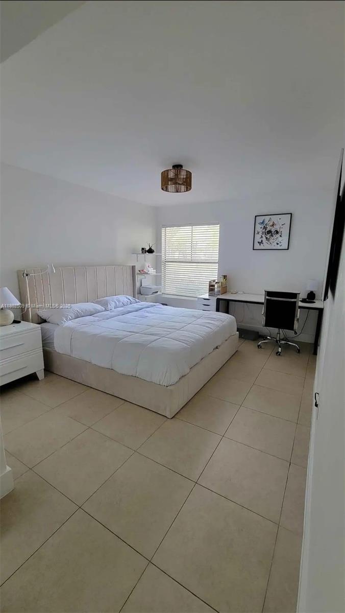 VISTA LAGO AT THE HAMMOCK - Residential