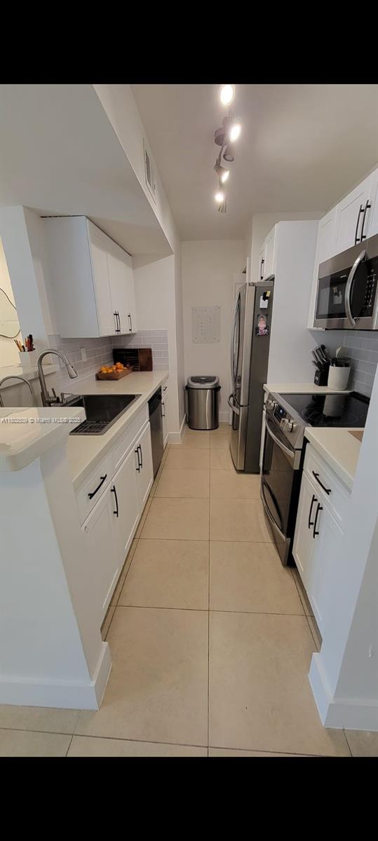 VISTA LAGO AT THE HAMMOCK - Residential