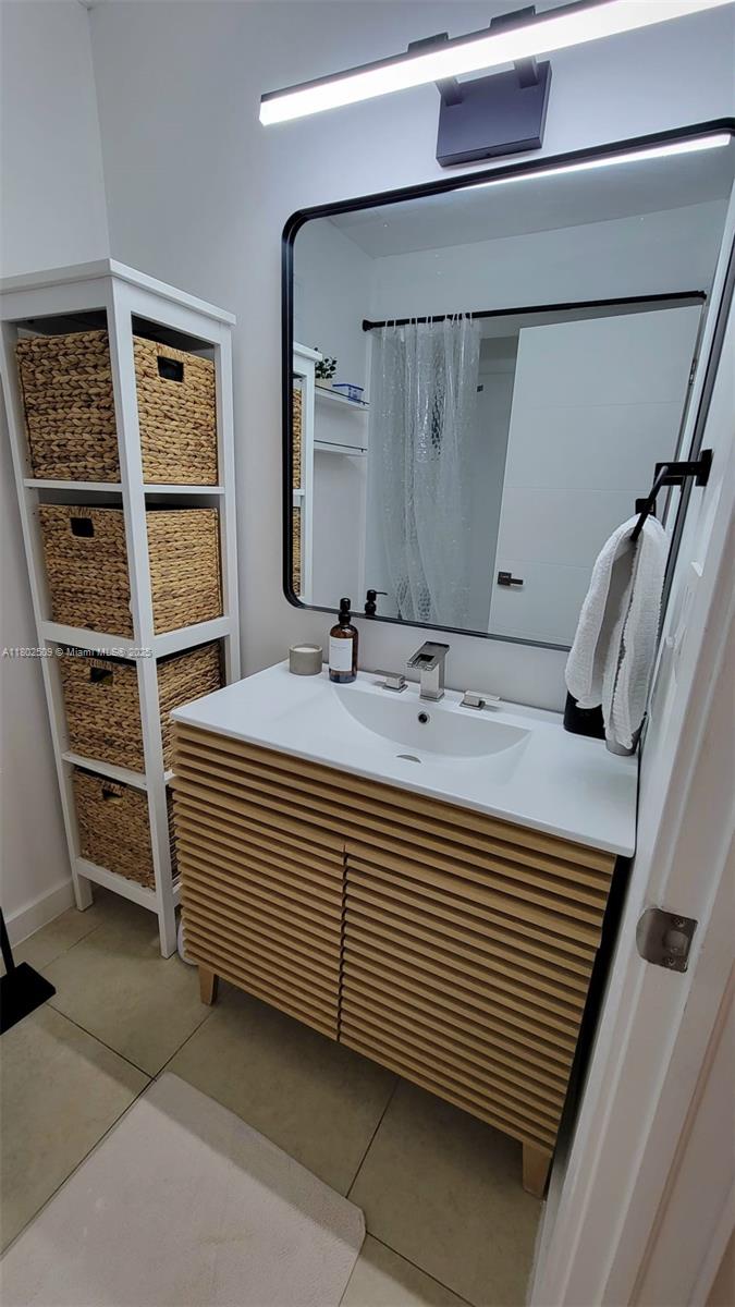 VISTA LAGO AT THE HAMMOCK - Residential