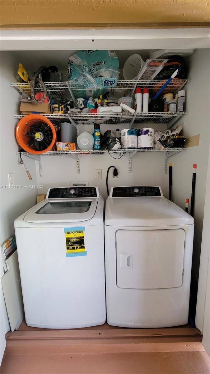 VISTA LAGO AT THE HAMMOCK - Residential