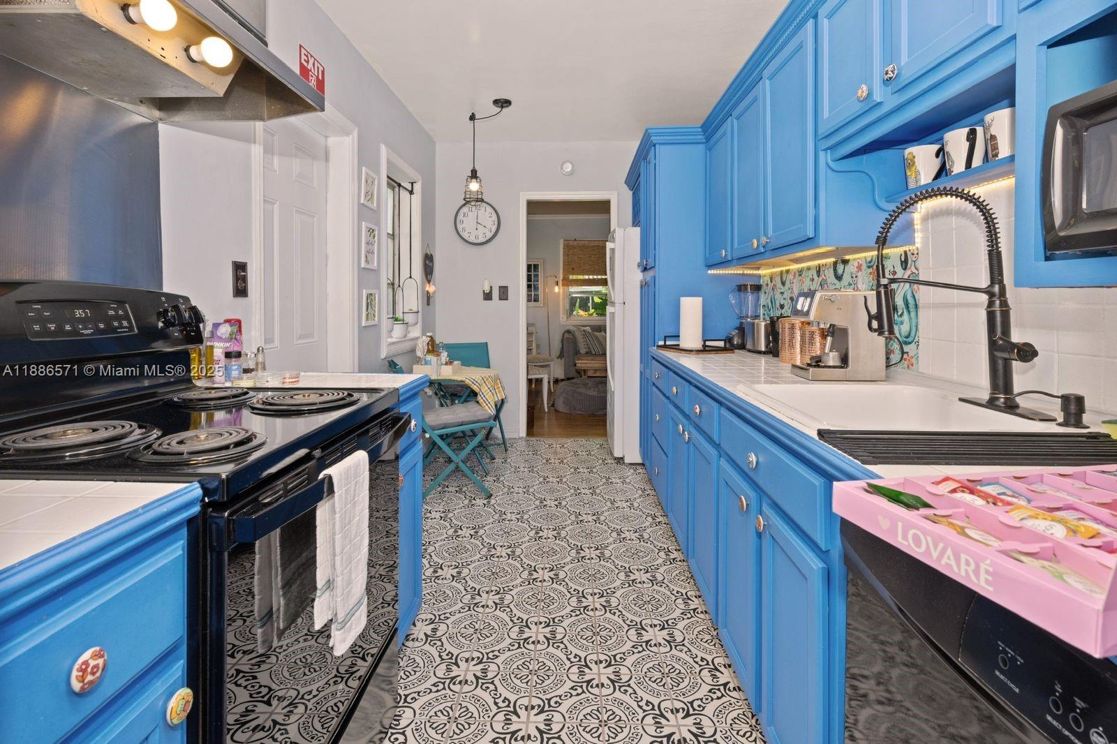 HOLLYWOOD SOUTH SIDE ADD - Residential Lease