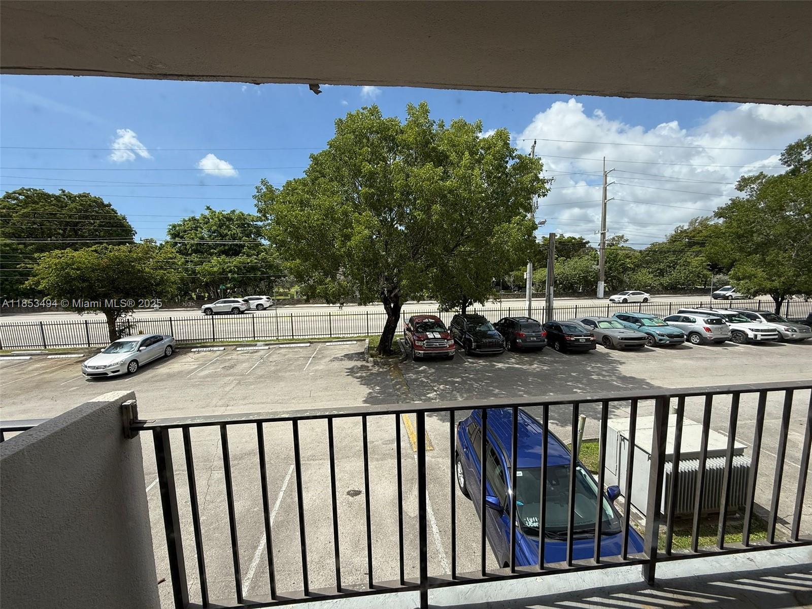 GREAT APARTMENT FOR RENT ! 2 BEDS 2 BATH *** 2 month to move in *** with balcony, EXCELLENT LOCATION SCHEDULE A SHOWING AND RENT IT TODAY!