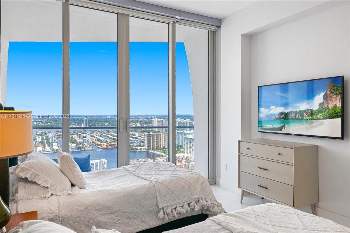 JADE SIGNATURE CONDO - Residential