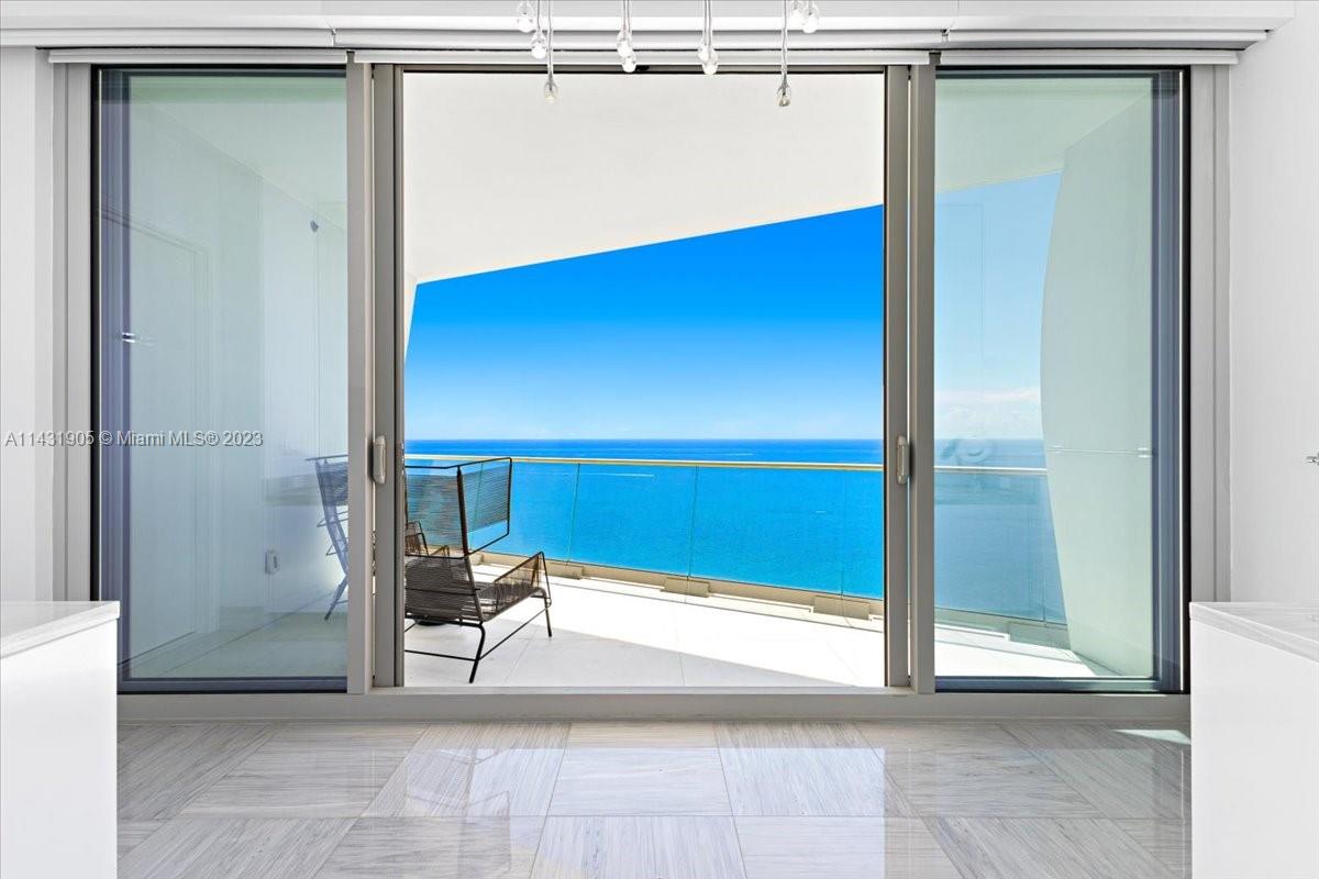 JADE SIGNATURE CONDO - Residential