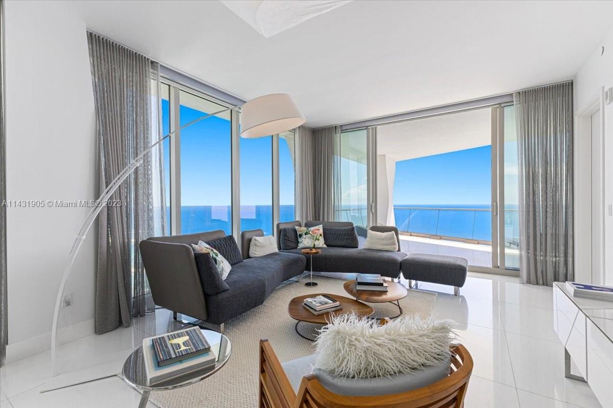 JADE SIGNATURE CONDO - Residential