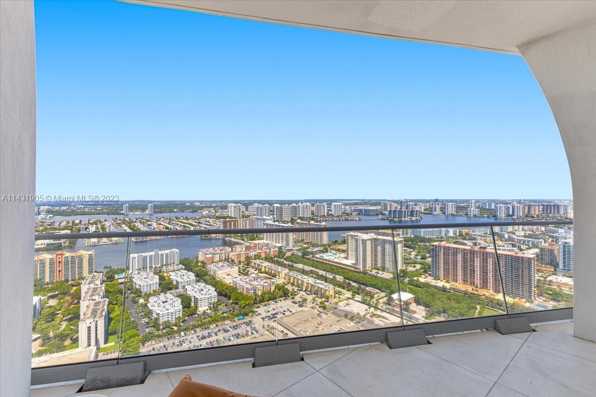 JADE SIGNATURE CONDO - Residential