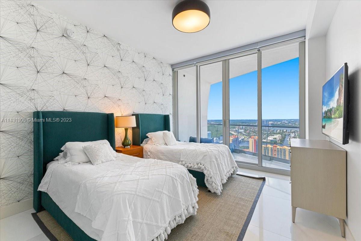 JADE SIGNATURE CONDO - Residential