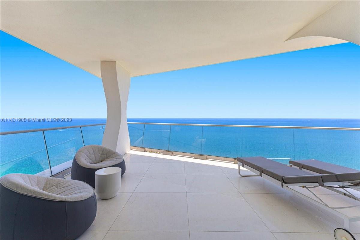 JADE SIGNATURE CONDO - Residential