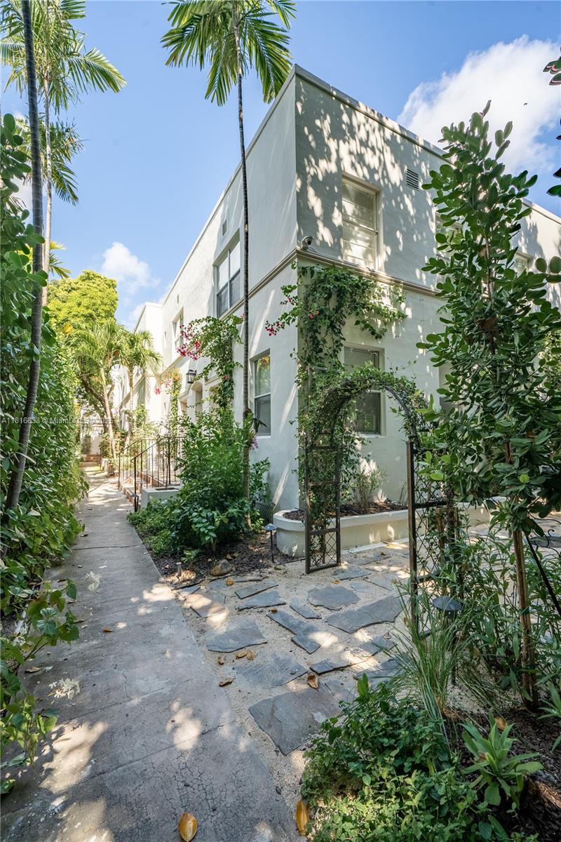 Rental Property at 726 Meridian Ave 2, Miami Beach, Miami-Dade County, Florida - Bedrooms: 2 
Bathrooms: 2  - $4,000 MO.