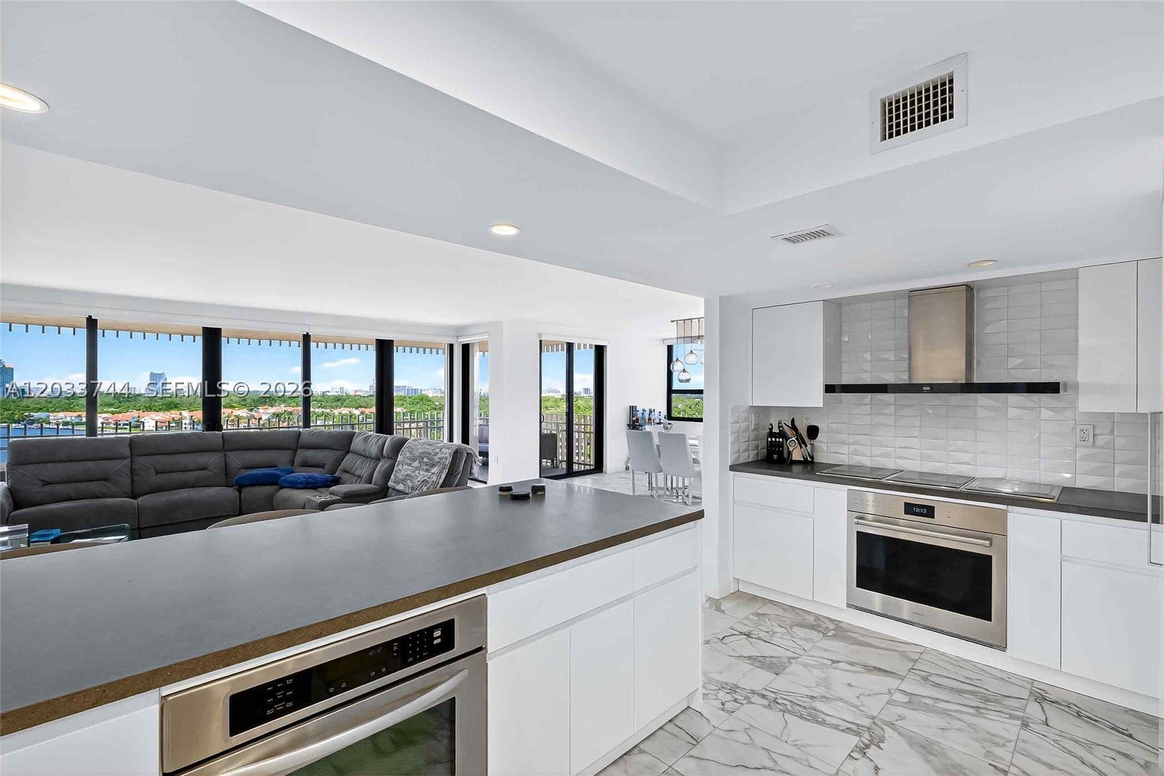 2 Grove Isle Dr B1210