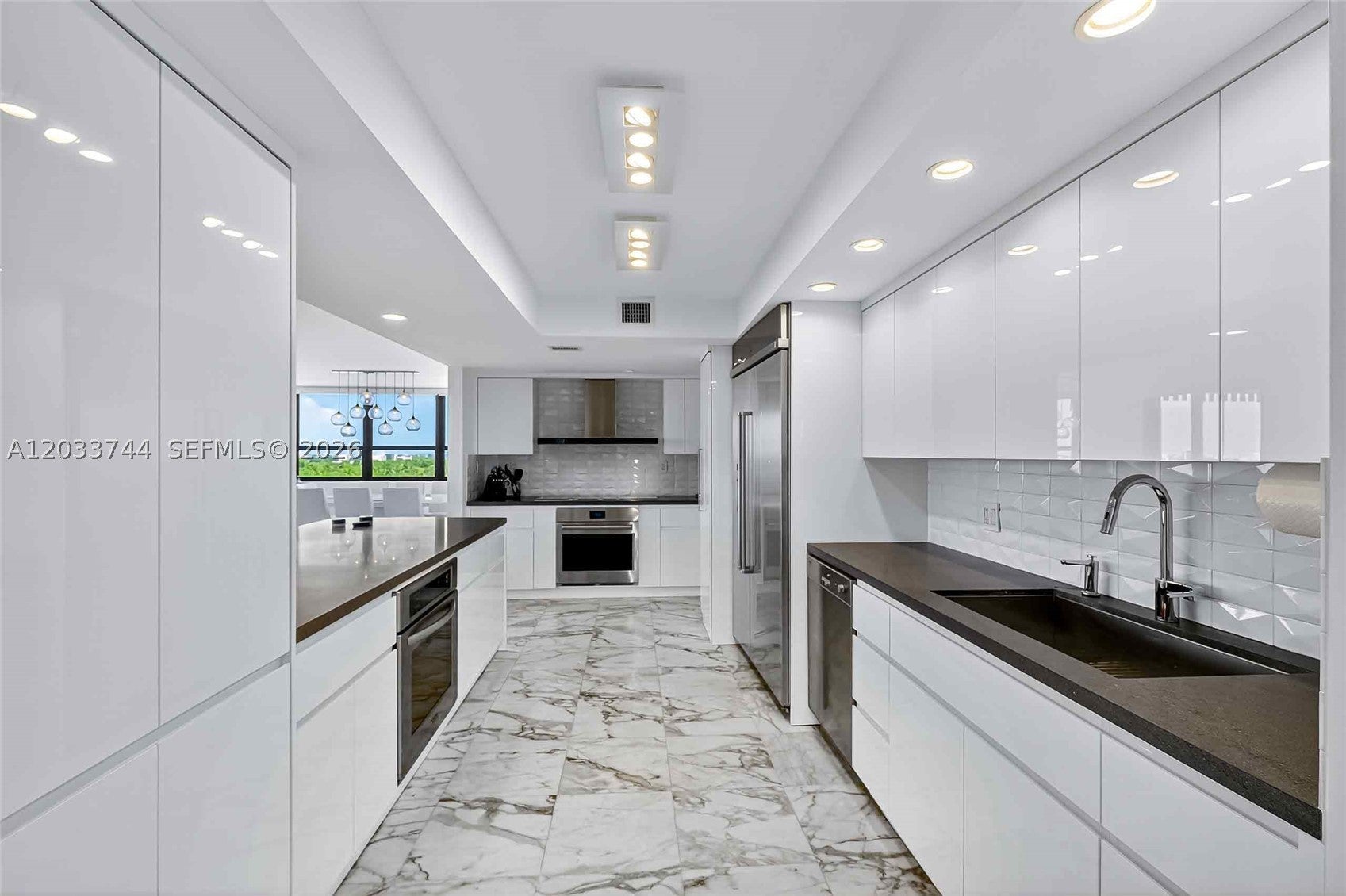 2 Grove Isle Dr B1210