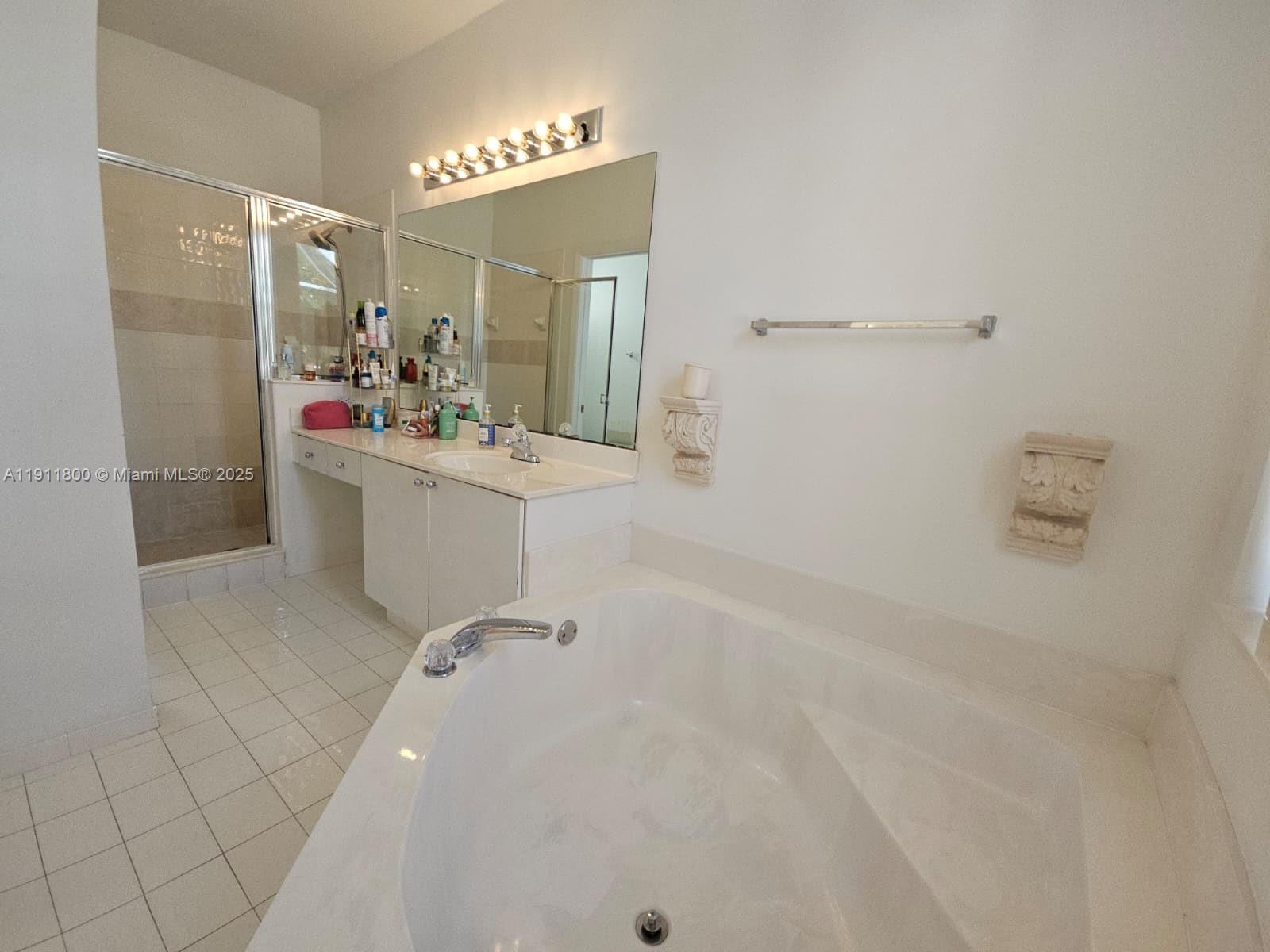 SAVANNAH FALLS - Residential Lease