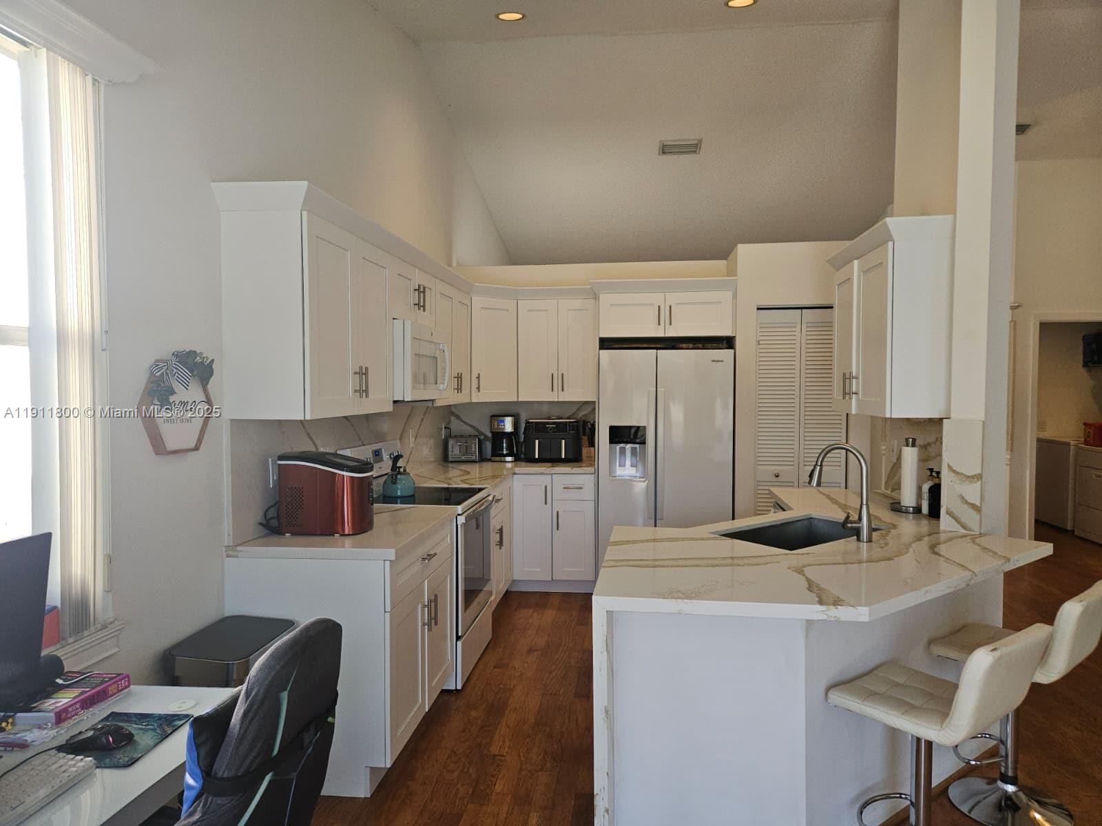 SAVANNAH FALLS - Residential Lease