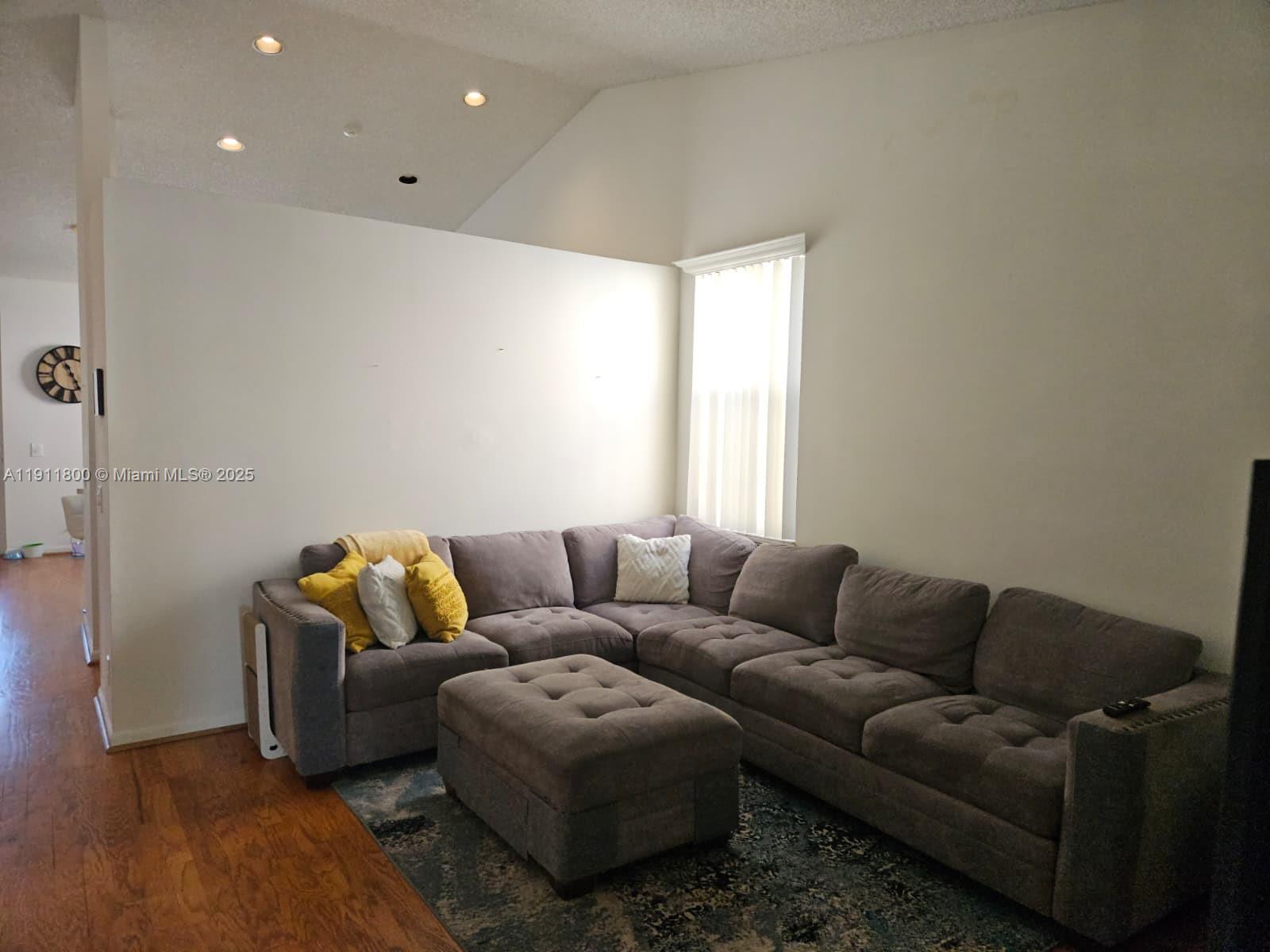 SAVANNAH FALLS - Residential Lease