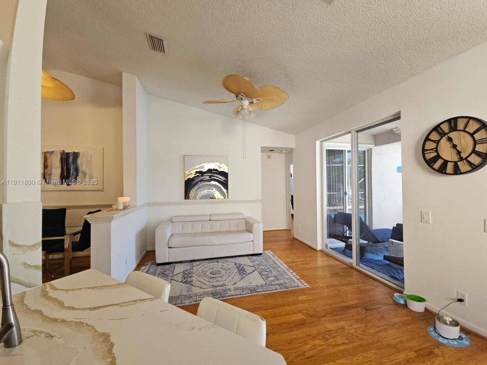 SAVANNAH FALLS - Residential Lease