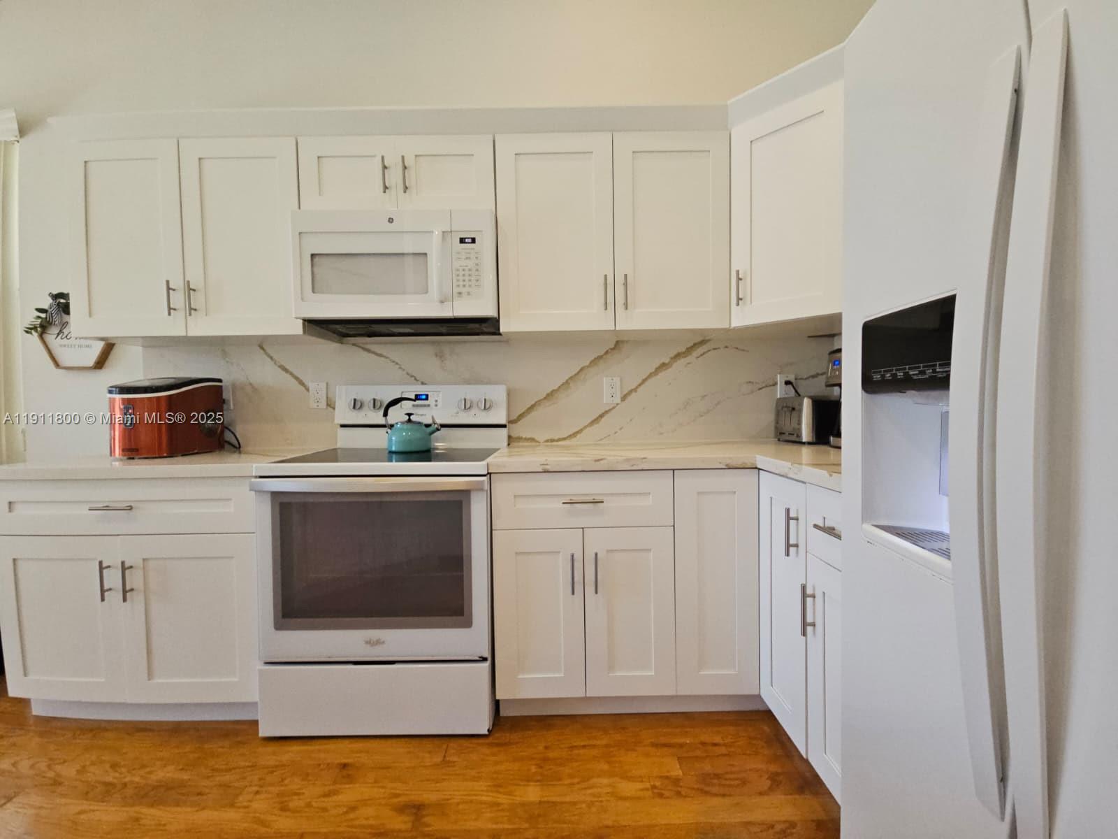 SAVANNAH FALLS - Residential Lease