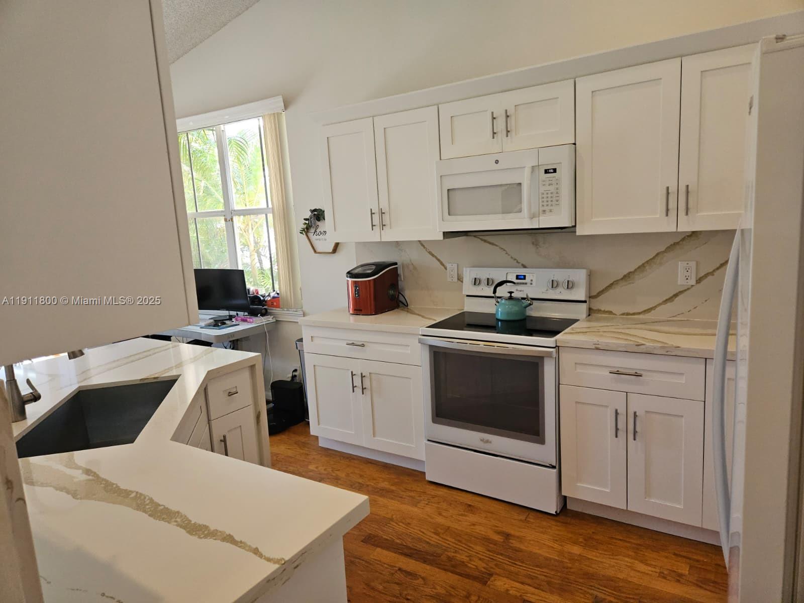 SAVANNAH FALLS - Residential Lease