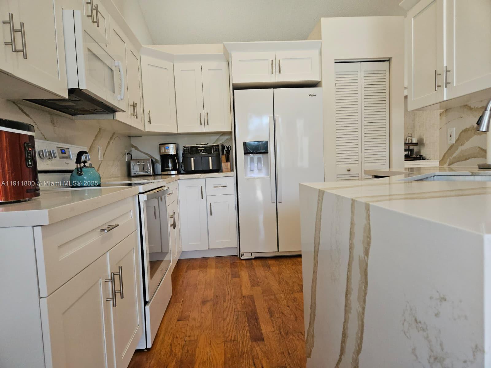 SAVANNAH FALLS - Residential Lease