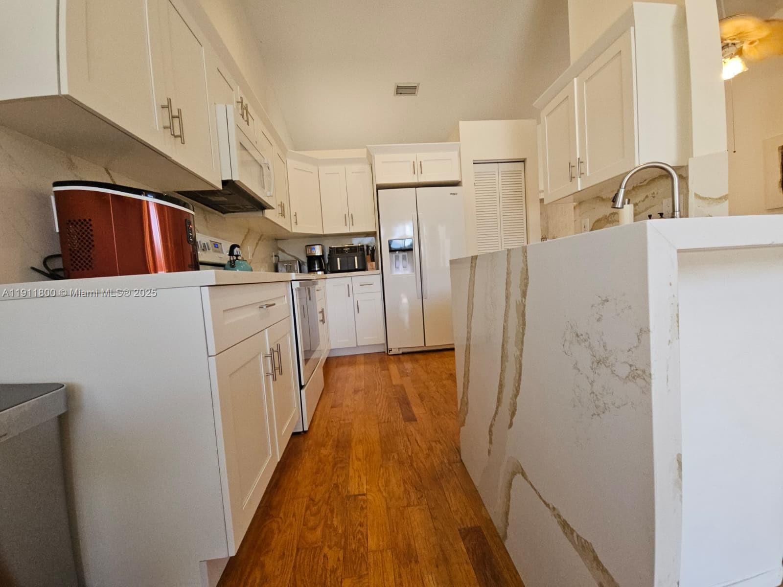 SAVANNAH FALLS - Residential Lease