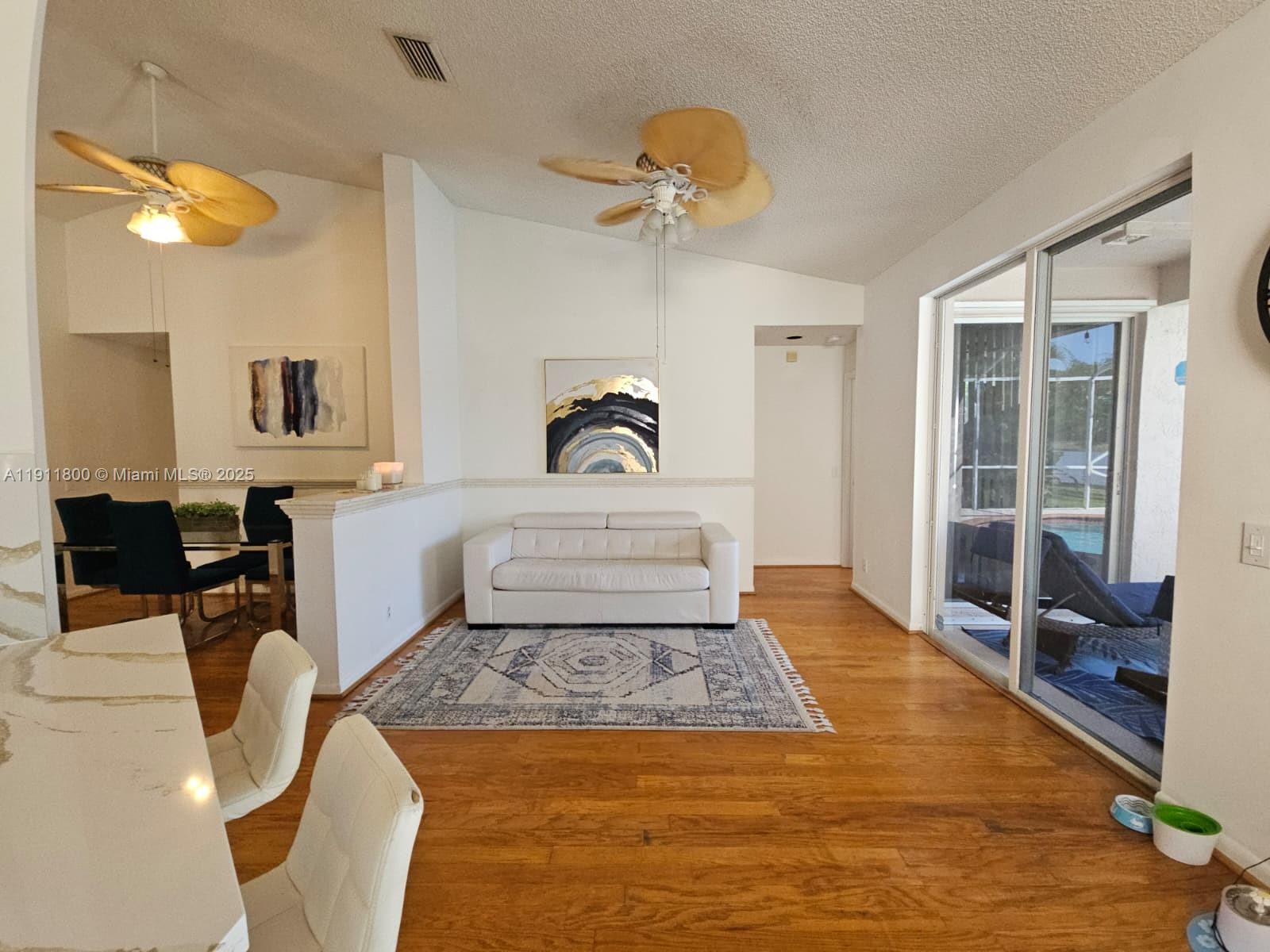 SAVANNAH FALLS - Residential Lease