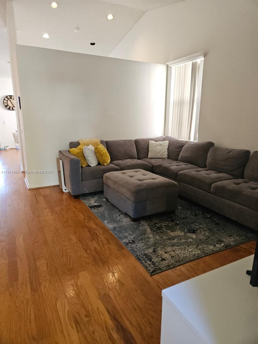 SAVANNAH FALLS - Residential Lease