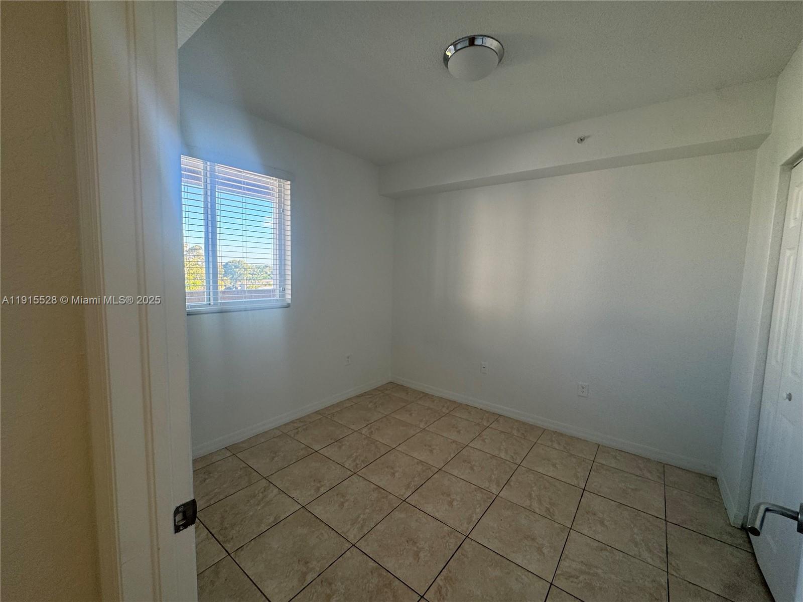 UNIVERSITY TRAIL CONDO - Residential Lease