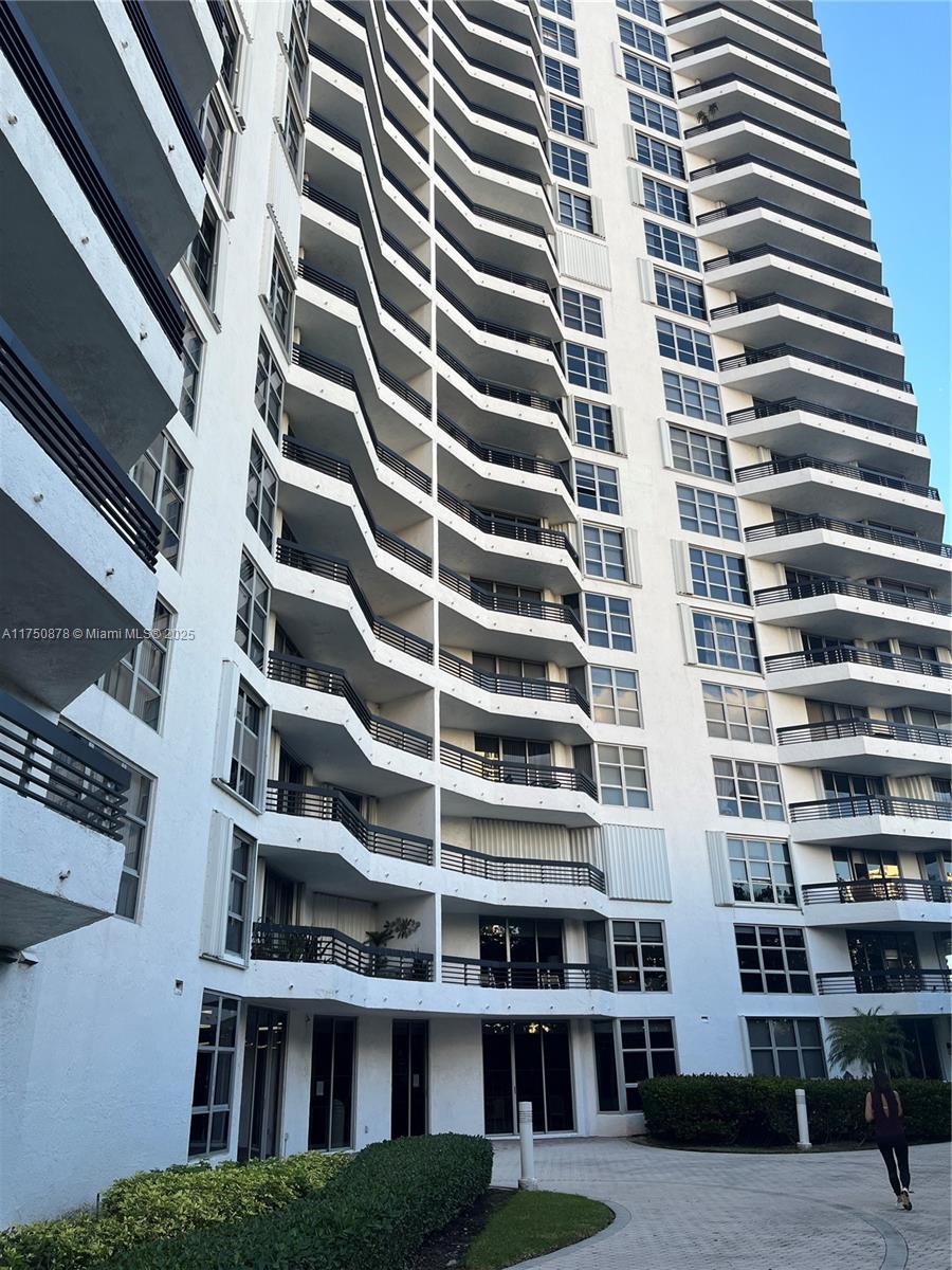 Rental Property at 3400 Ne 192nd St 210, Aventura, Miami-Dade County, Florida - Bedrooms: 2 
Bathrooms: 2  - $2,800 MO.