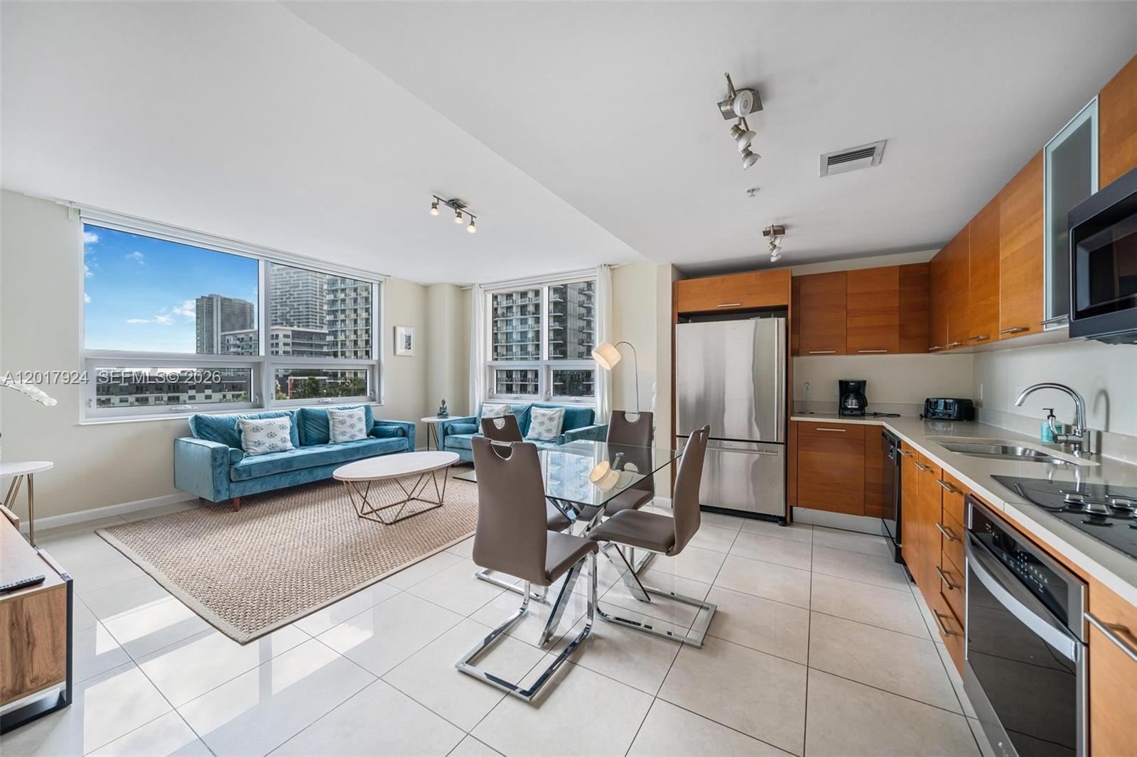 3250 NE 1st Ave 916