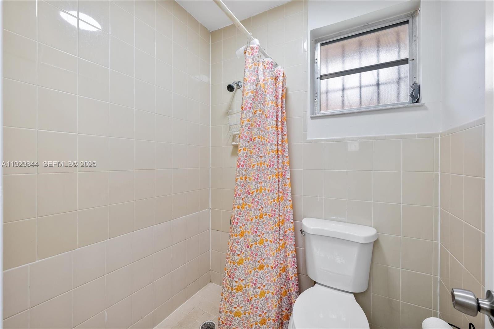 AMD PLAT ADELE HEIGHTS - Residential Lease