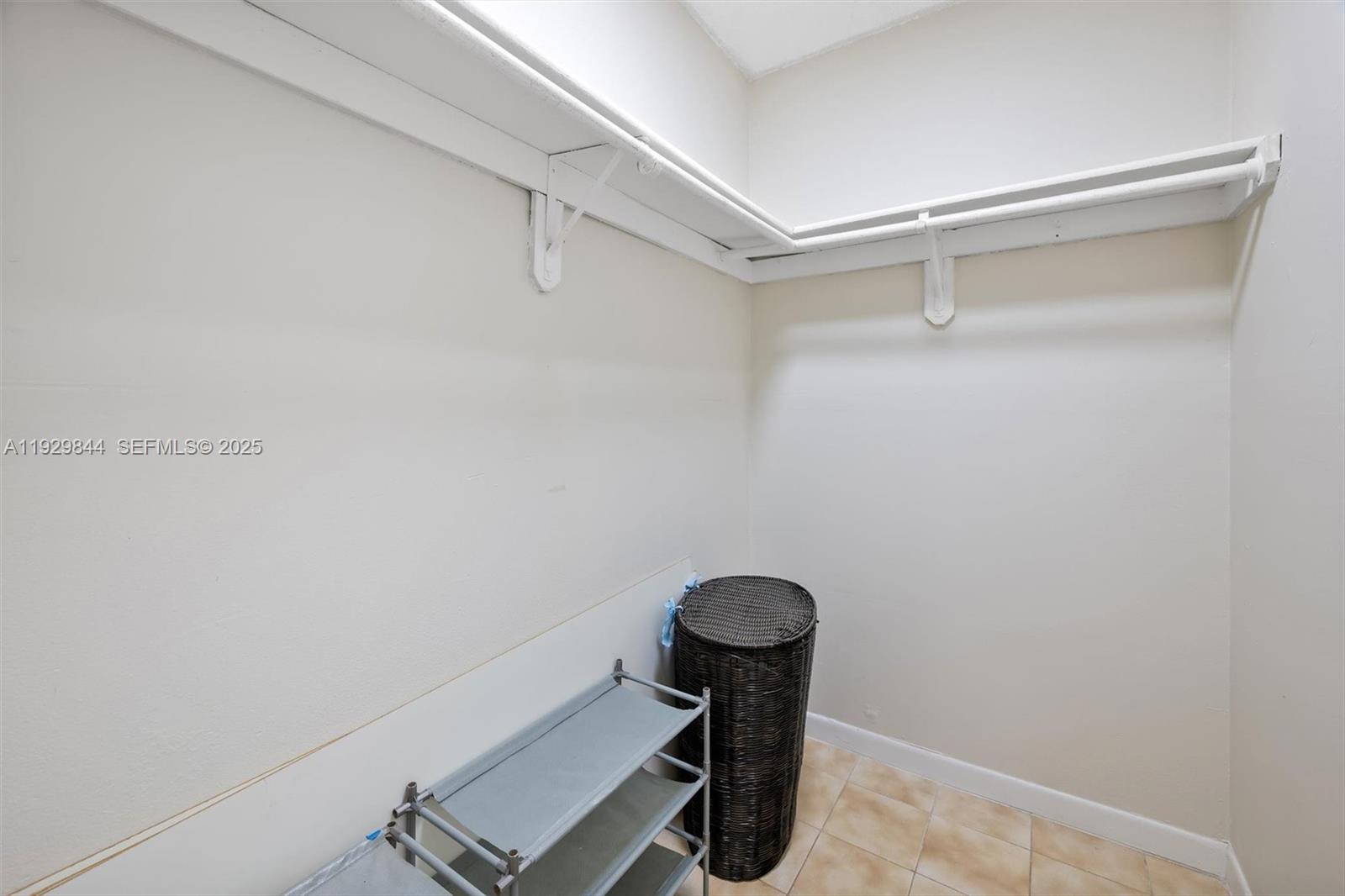 AMD PLAT ADELE HEIGHTS - Residential Lease