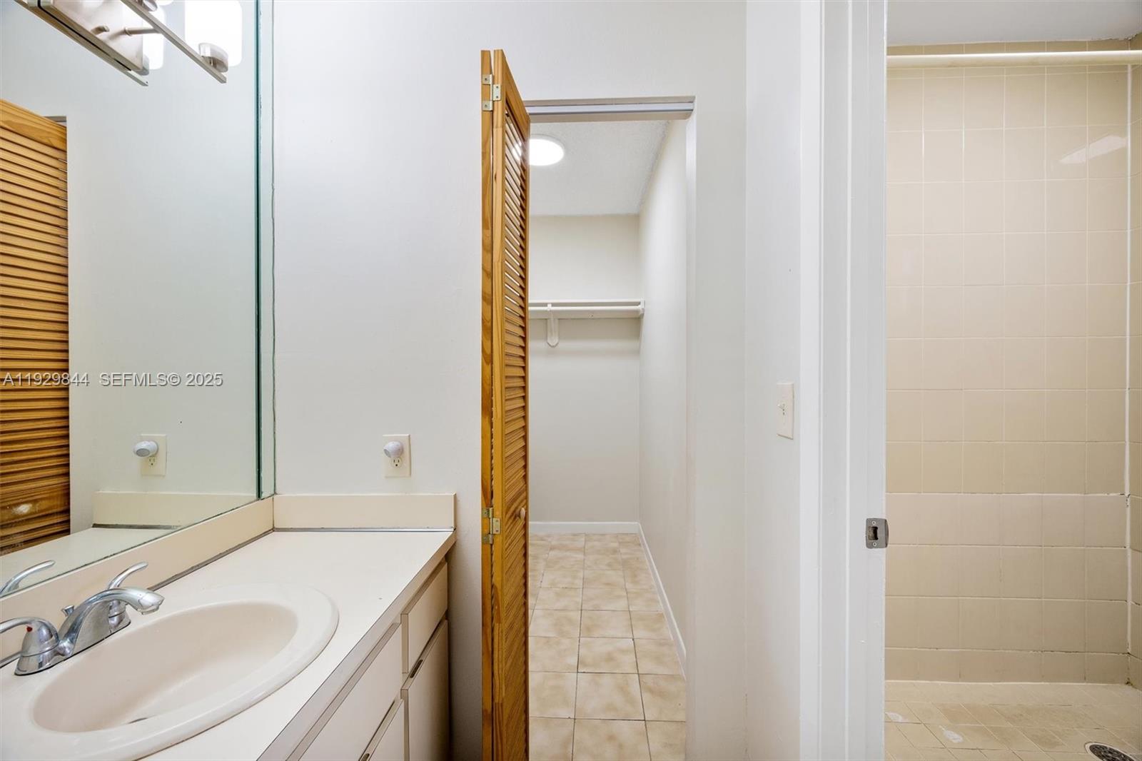 AMD PLAT ADELE HEIGHTS - Residential Lease