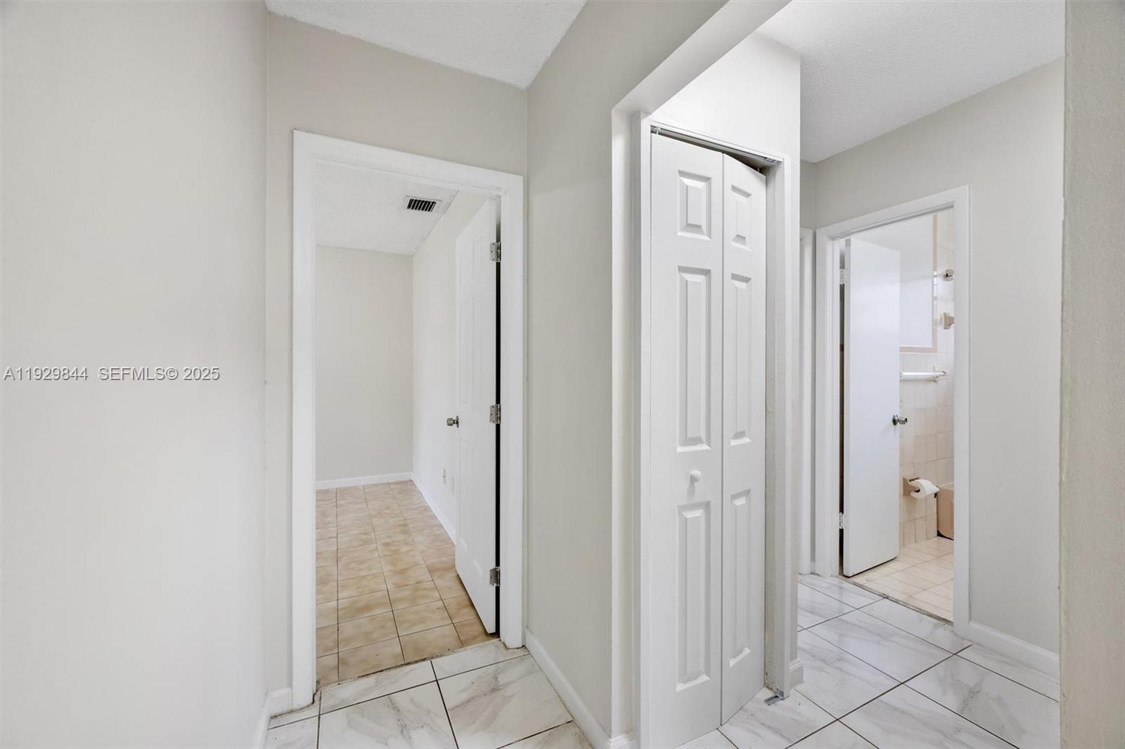 AMD PLAT ADELE HEIGHTS - Residential Lease