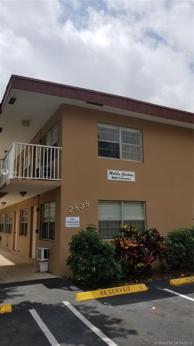 A very cozy one bedroom one bathroom unit in the very quite area in Hollywood .Close to the high way, Hollywood boulevard to enjoy the shops, bar and restaurants.