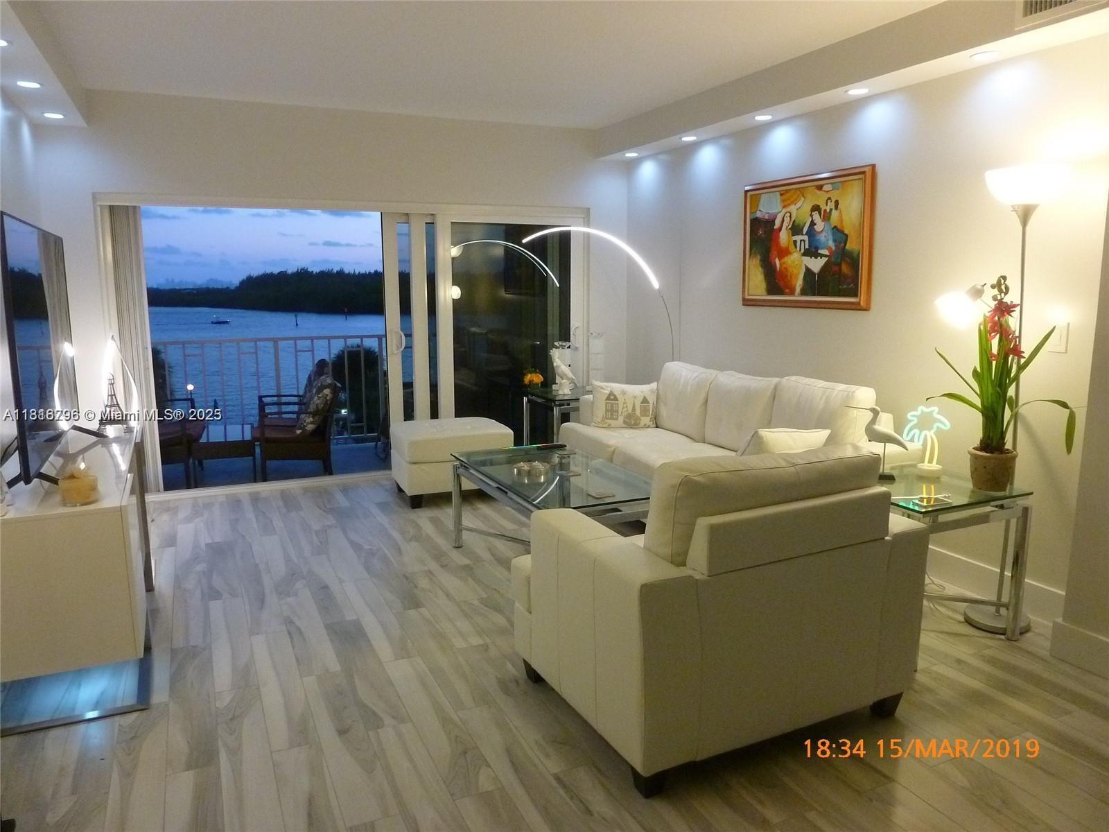 300 Bayview Dr 302
