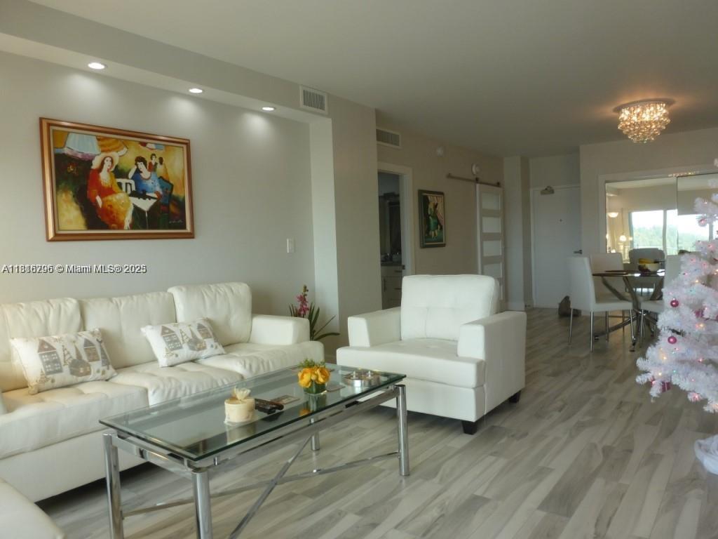 300 Bayview Dr 302