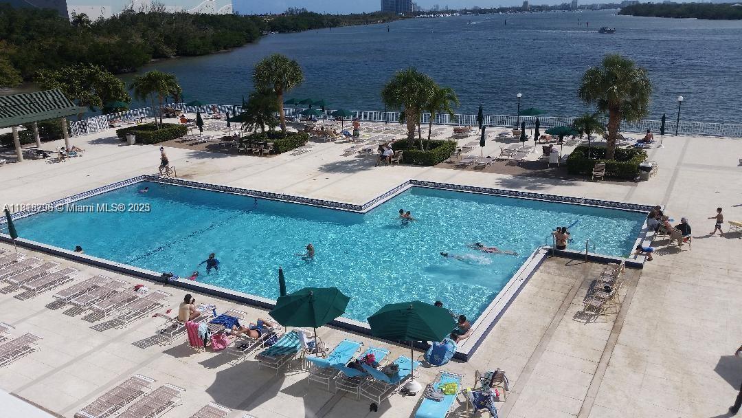 300 Bayview Dr 302