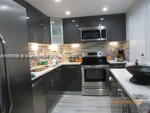 300 Bayview Dr 302