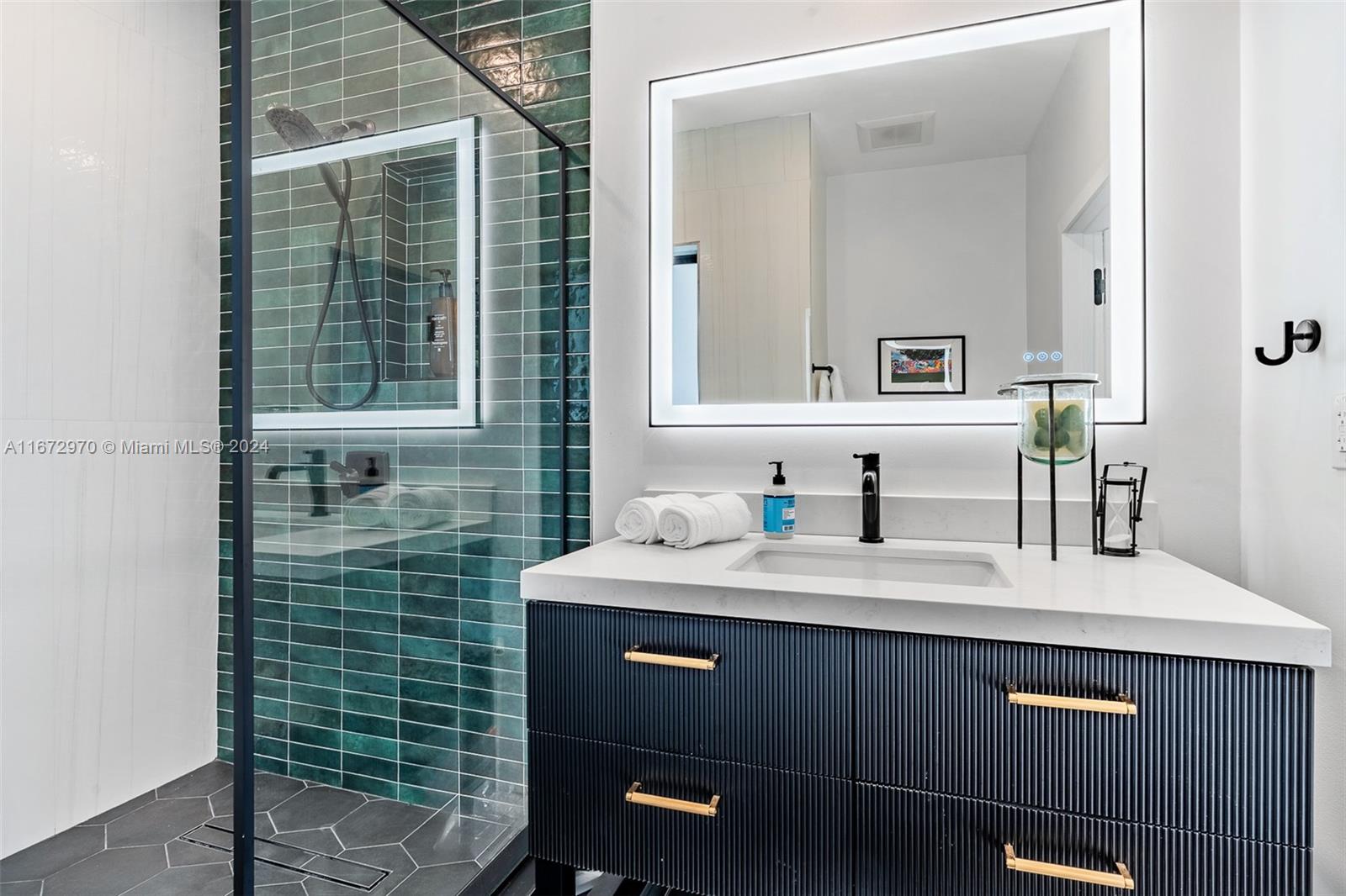 ALTOS DEL MAR NO 4 - Residential