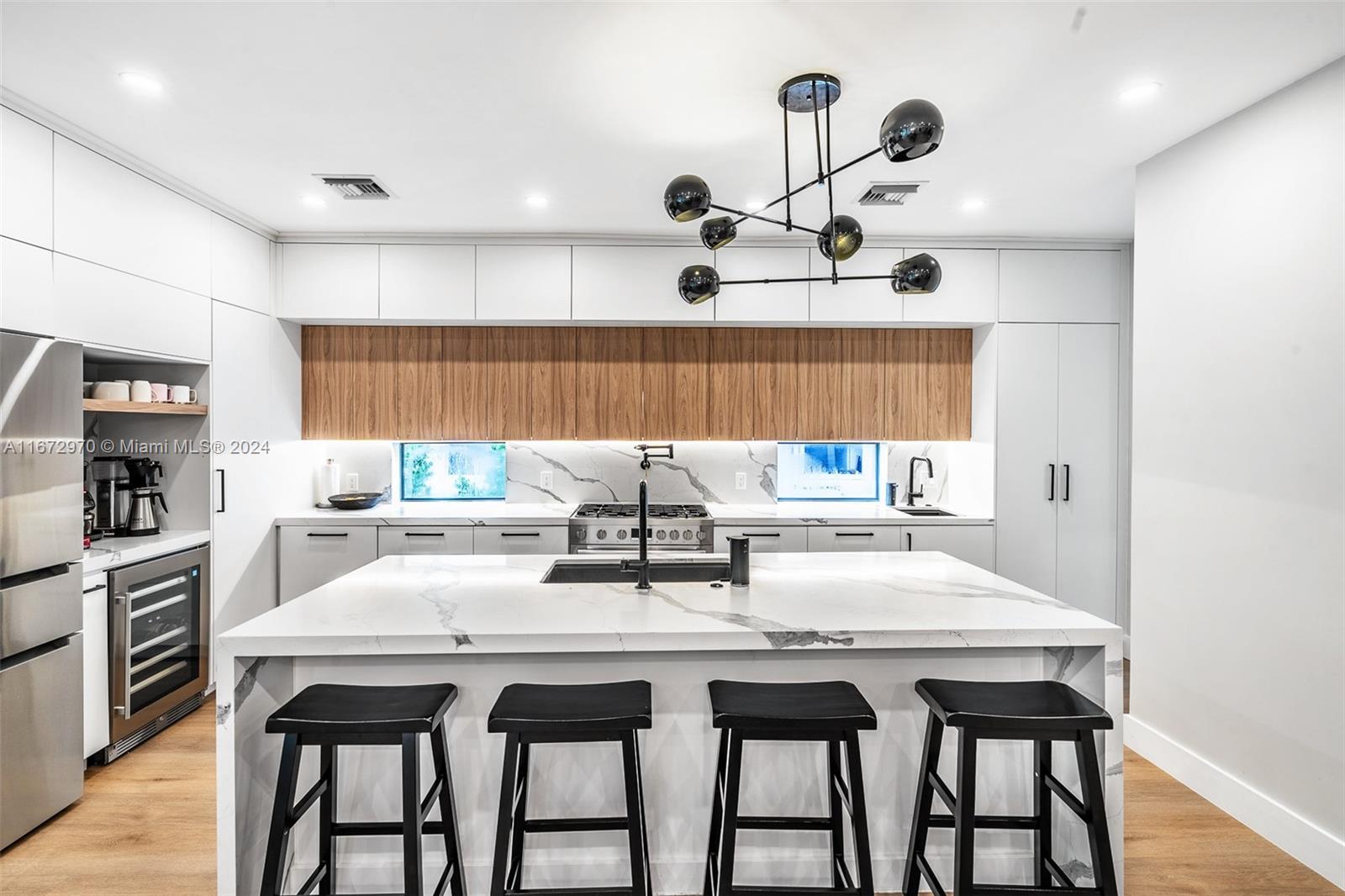 ALTOS DEL MAR NO 4 - Residential