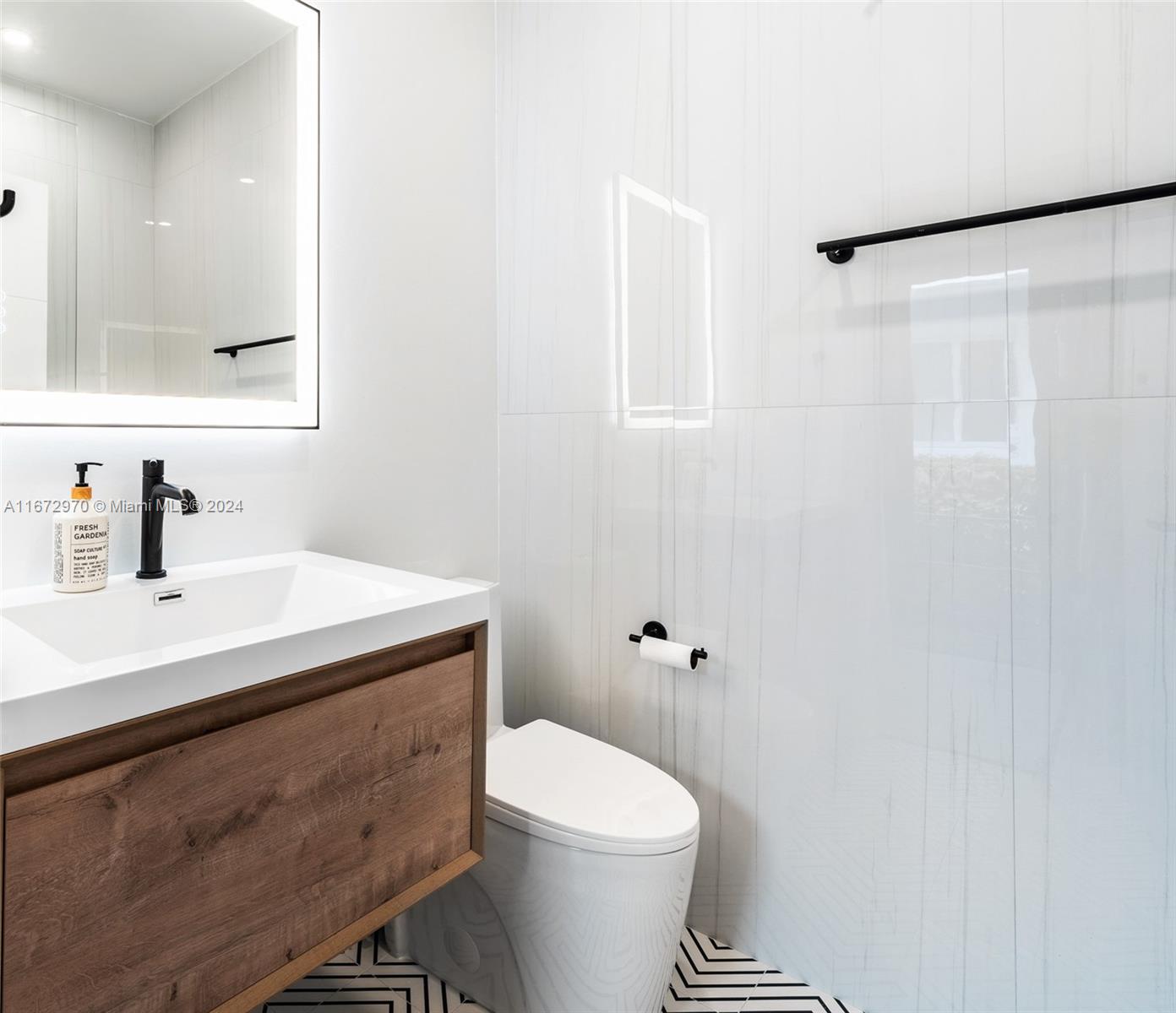 ALTOS DEL MAR NO 4 - Residential