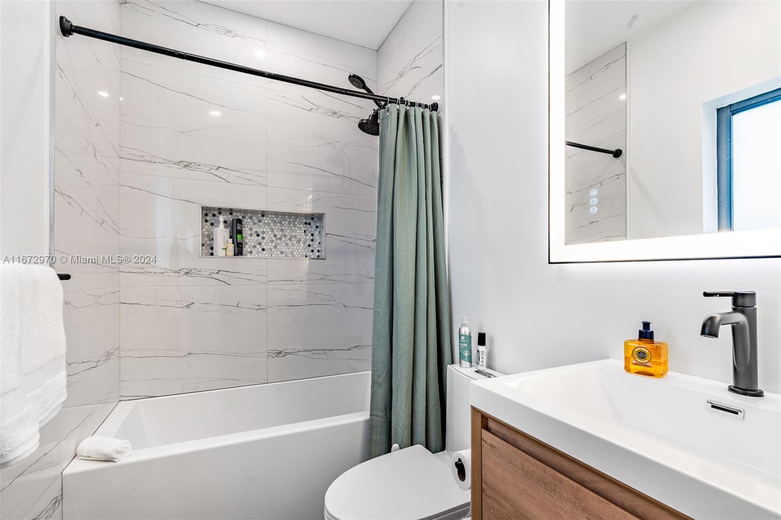 ALTOS DEL MAR NO 4 - Residential