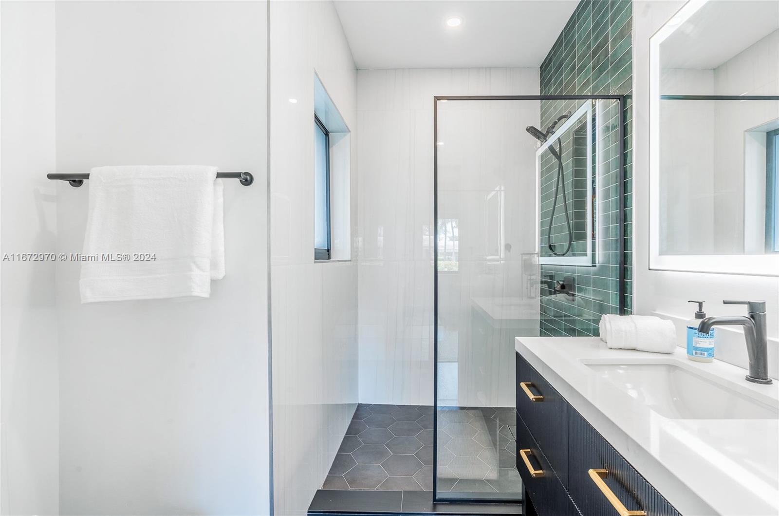 ALTOS DEL MAR NO 4 - Residential