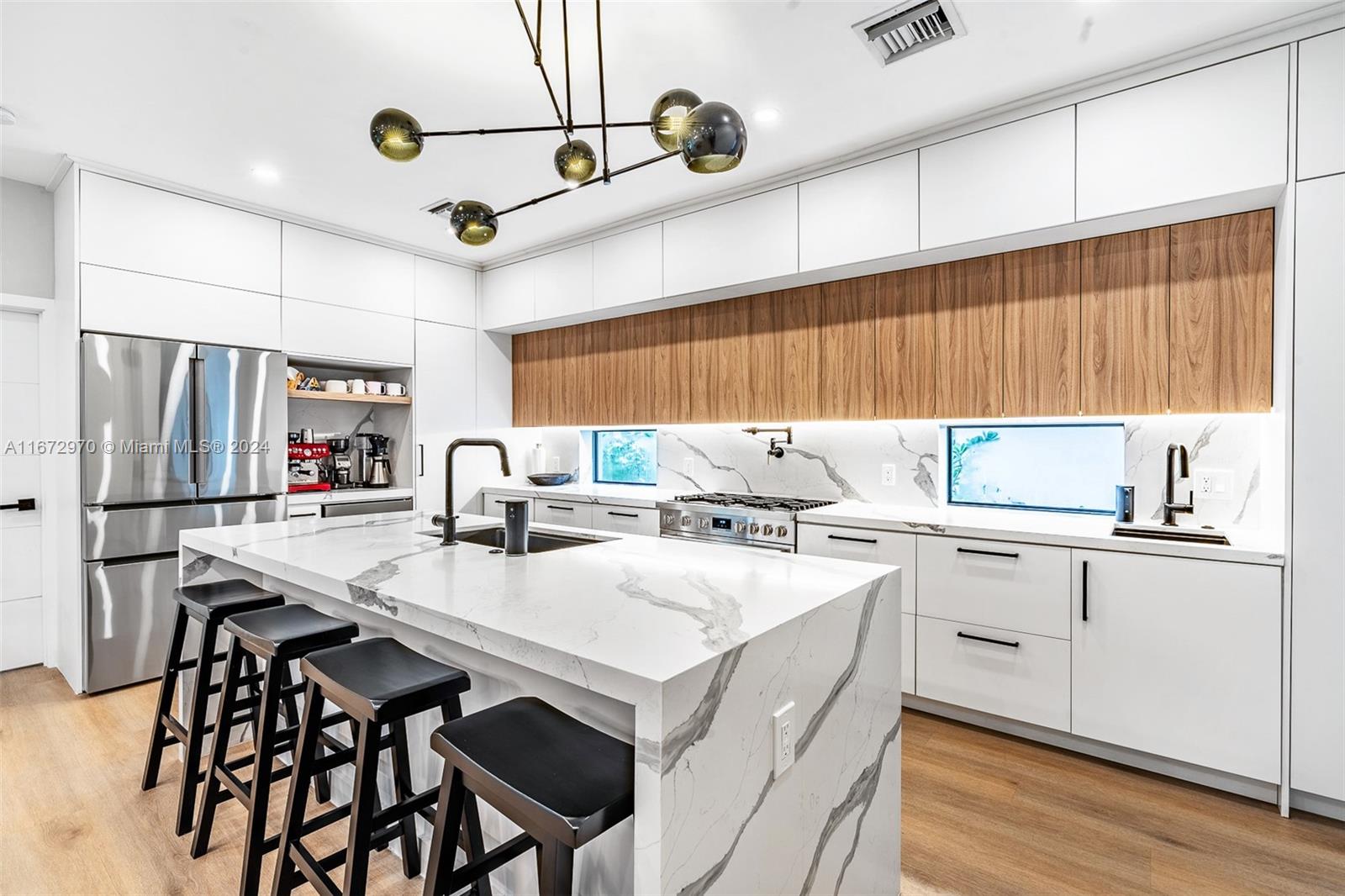 ALTOS DEL MAR NO 4 - Residential