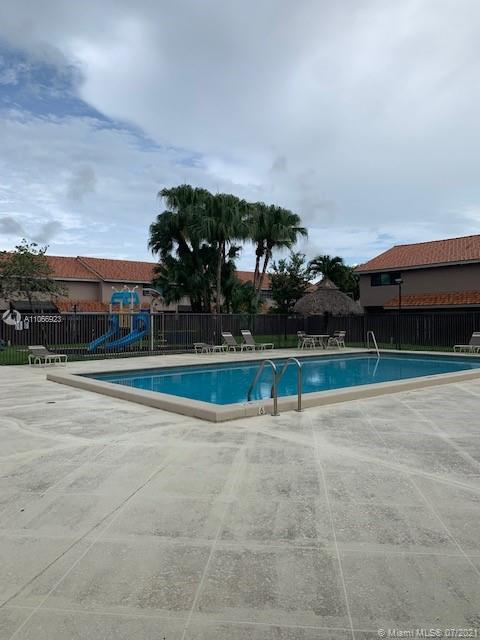 TOWNHOMES OF LA JOLLA - Residential